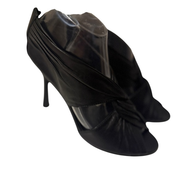 Vera Wang Lavender Heels Size 7.5 M Black Open Toe
Leather Zip Made In Italy - Picture 5 of 16